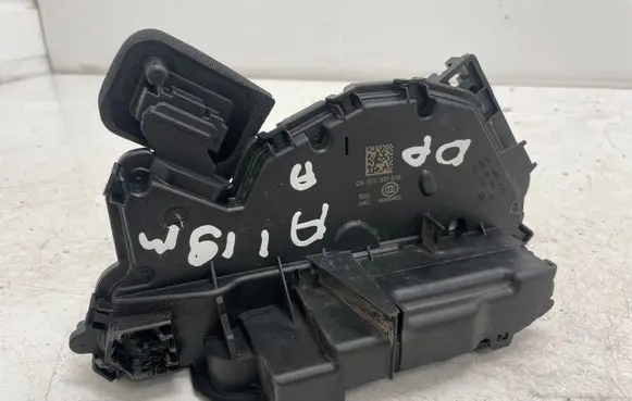 Audi A1 Front door lock 5TC837016
