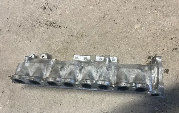 Toyota Avensis T220 Intake manifold