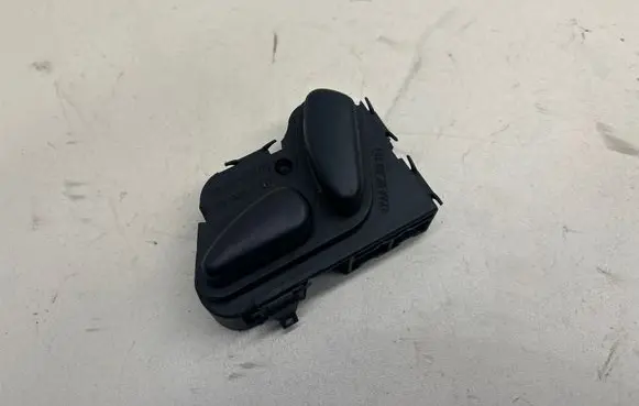Mercedes-Benz E W210 Seat control switch 2108213851 03463815