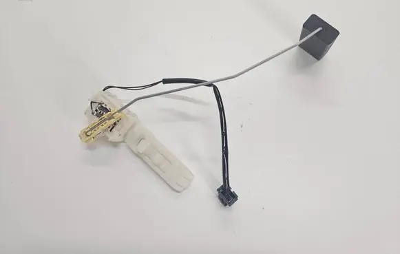 Audi A4 S4 B5 8D Fuel level sensor 221824061001