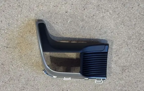 Dashboard glove box trim