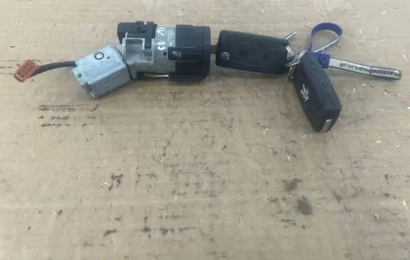 Peugeot 308 Ignition lock 9663123280