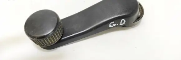 Volkswagen Golf III Rear door window winding handle 1H0837581