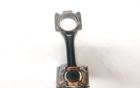 Volkswagen PASSAT B5 Piston with connecting rod