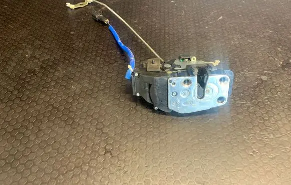 KIA Sorento Rear door lock A045777