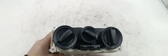Volkswagen PASSAT B5 Climate control unit