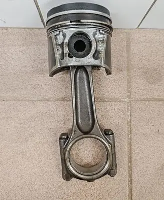 Volvo V50 Piston with connecting rod