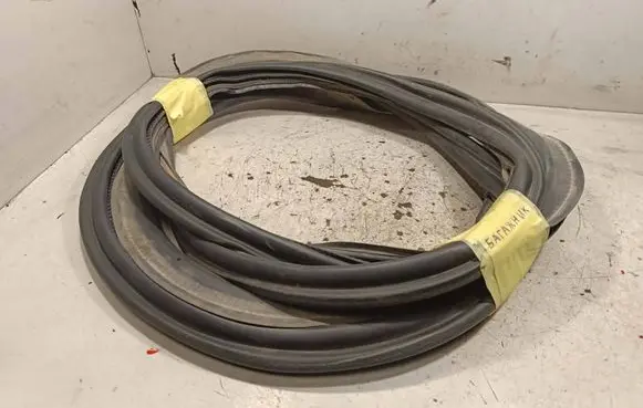 Audi Q7 4M Trunk rubber seal (body) 4M0827705