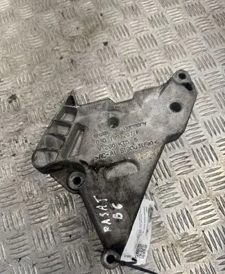 Volkswagen PASSAT B6 Engine mounting bracket 03G199207F