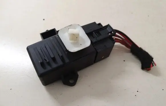 Volkswagen Up Seat heating relay 6R0959772A