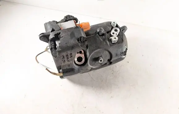 BMW 7 G70 Air conditioning (A/C) compressor (pump) 5A69FB9