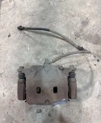 Nissan X-Trail T32 Front brake caliper 