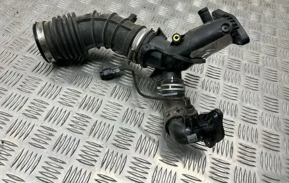 Air intake hose/pipe
