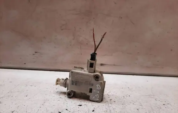 Volkswagen Polo Tailgate boot lock/latch motor 86113112