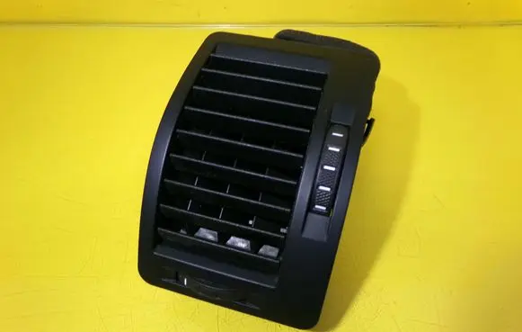 Skoda Octavia Mk2 (1Z) Dashboard side air vent grill/cover trim 1Z0819701