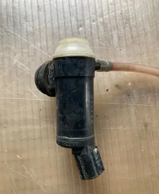 Subaru Legacy Windscreen/windshield washer pump EW7 011174
