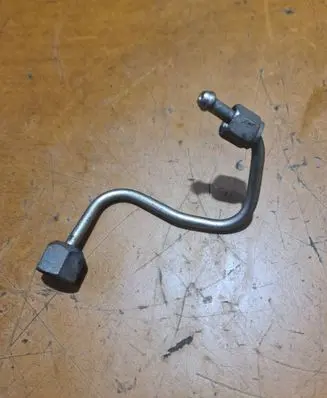 Fuel injector supply line/pipe