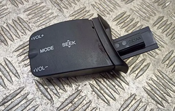 Ford Focus Multifunctional control switch/knob 3M5T-14K147
