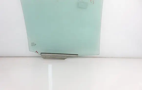 Toyota Yaris Rear door window glass 