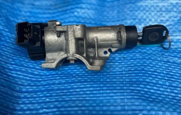 Volkswagen Transporter - Caravelle T5 Ignition lock 6R0905851D