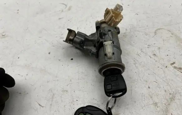 Toyota RAV 4 (XA20) Ignition lock 8978352040 626517000