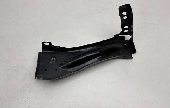 Audi TT TTS Mk2 Fender mounting bracket 8J0821136F