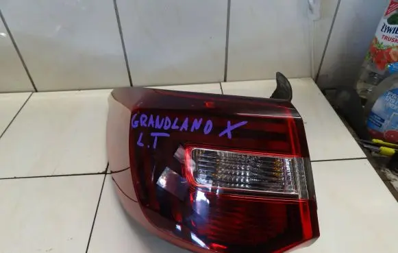 Opel Grandland X Rear/tail lights YP00098380