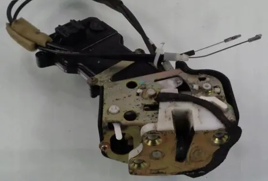 Mazda 6 Rear door lock 5628764