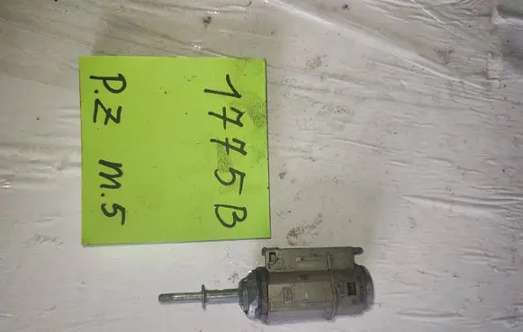 Audi 80 90 S2 B4 Front door lock (next to the handle) 893837063