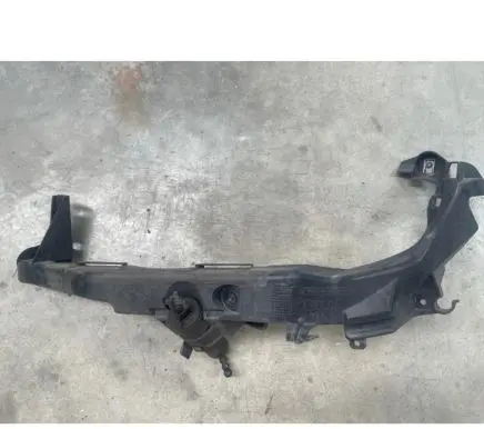 BMW 3 E90 E91 Headlight/headlamp mounting bracket 15857711 7138401