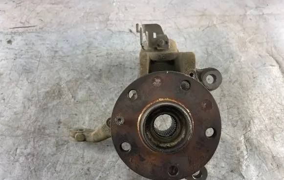 Volkswagen Touran I Front wheel hub spindle knuckle