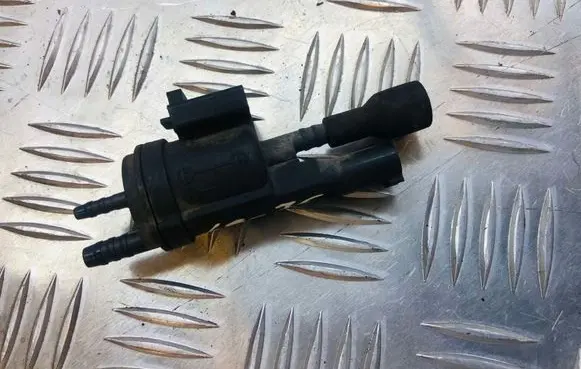 Mercedes-Benz C W204 Vacuum valve 0025407097