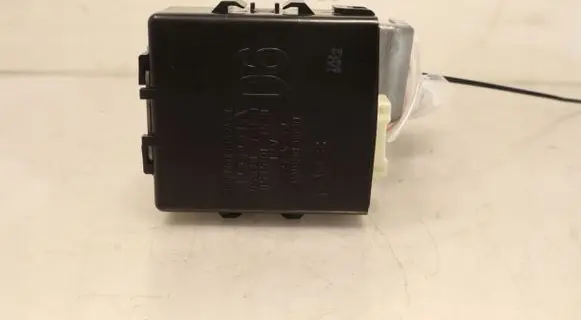 Lexus RX 330 - 350 - 400H Central body control module 051500-4520