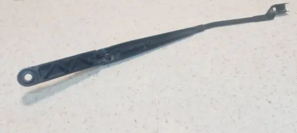 Front wiper blade arm
