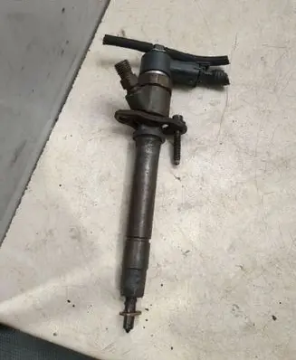 Volvo V70 Fuel injector 0445110078