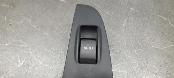 Toyota Avensis T250 Quarter vent window switch 74272-05020