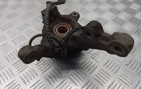 Renault Twingo II Front wheel hub spindle knuckle