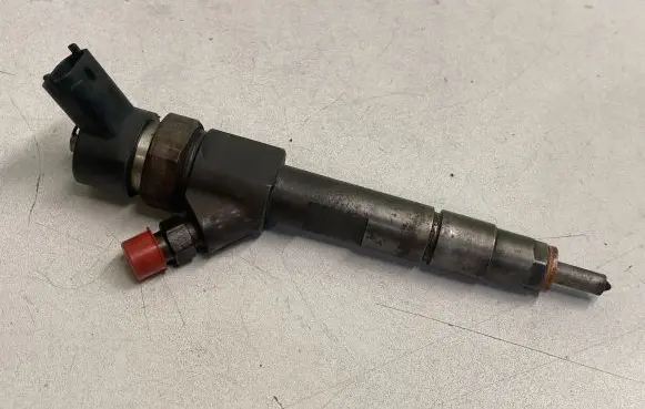 Volvo S40, V40 Fuel injector 0445110021
