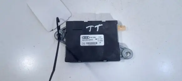 Audi TT TTS Mk2 Aerial antenna amplifier 8J8035225M