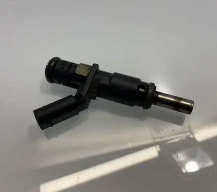 Mercedes-Benz E W211 Fuel injector A2720780249 2720780249