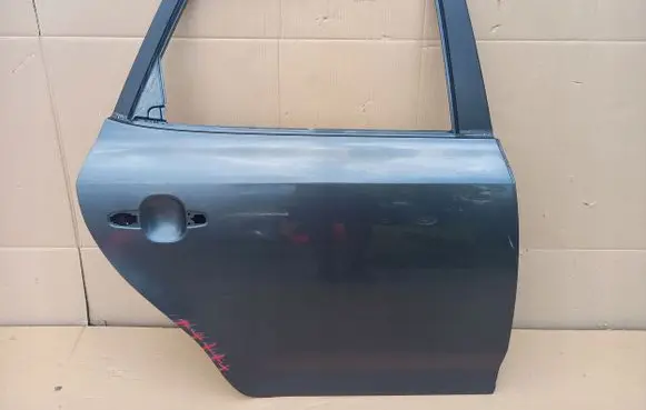 KIA Ceed Rear door