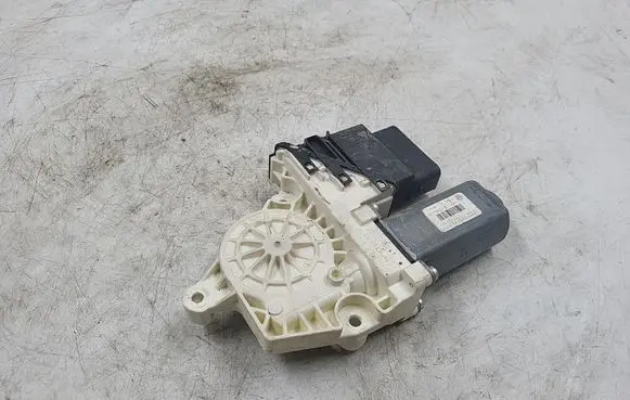 Volkswagen PASSAT B6 Rear door window regulator motor 0B036420 99775610