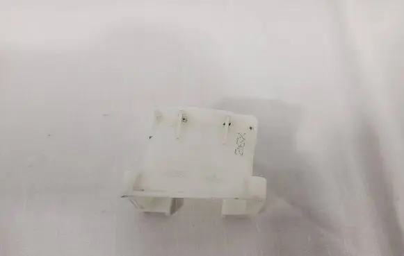 Nissan Leaf I (ZE0) Headlight washer spray nozzle 23372