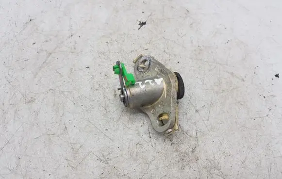 Toyota Avensis T250 Front door lock (next to the handle) 