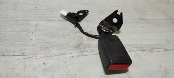 Mazda 2 Rear seatbelt buckle
