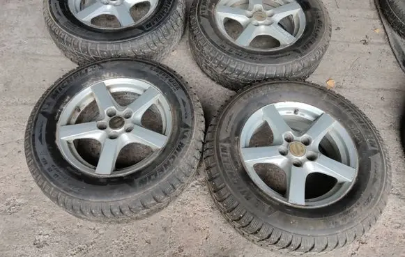 R16 alloy rim
