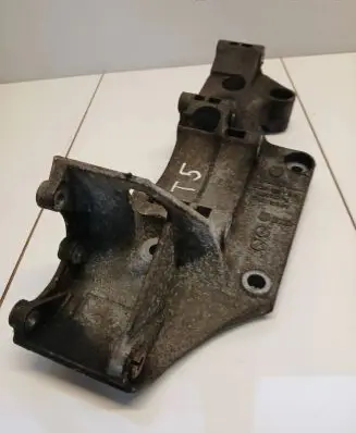 Volkswagen Transporter - Caravelle T5 Generator/alternator bracket 045903143F
