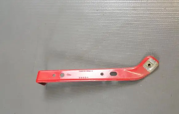 Ford Mustang VI Fender mounting bracket FR3B16C198BD
