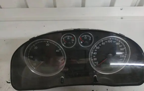 Volkswagen PASSAT B5.5 Speedometer (instrument cluster) 3B0920809E VWZ7Z0D0034393