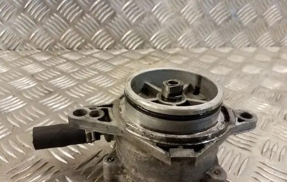 BMW 5 E39 Vacuum pump 2246126 96110885 221857